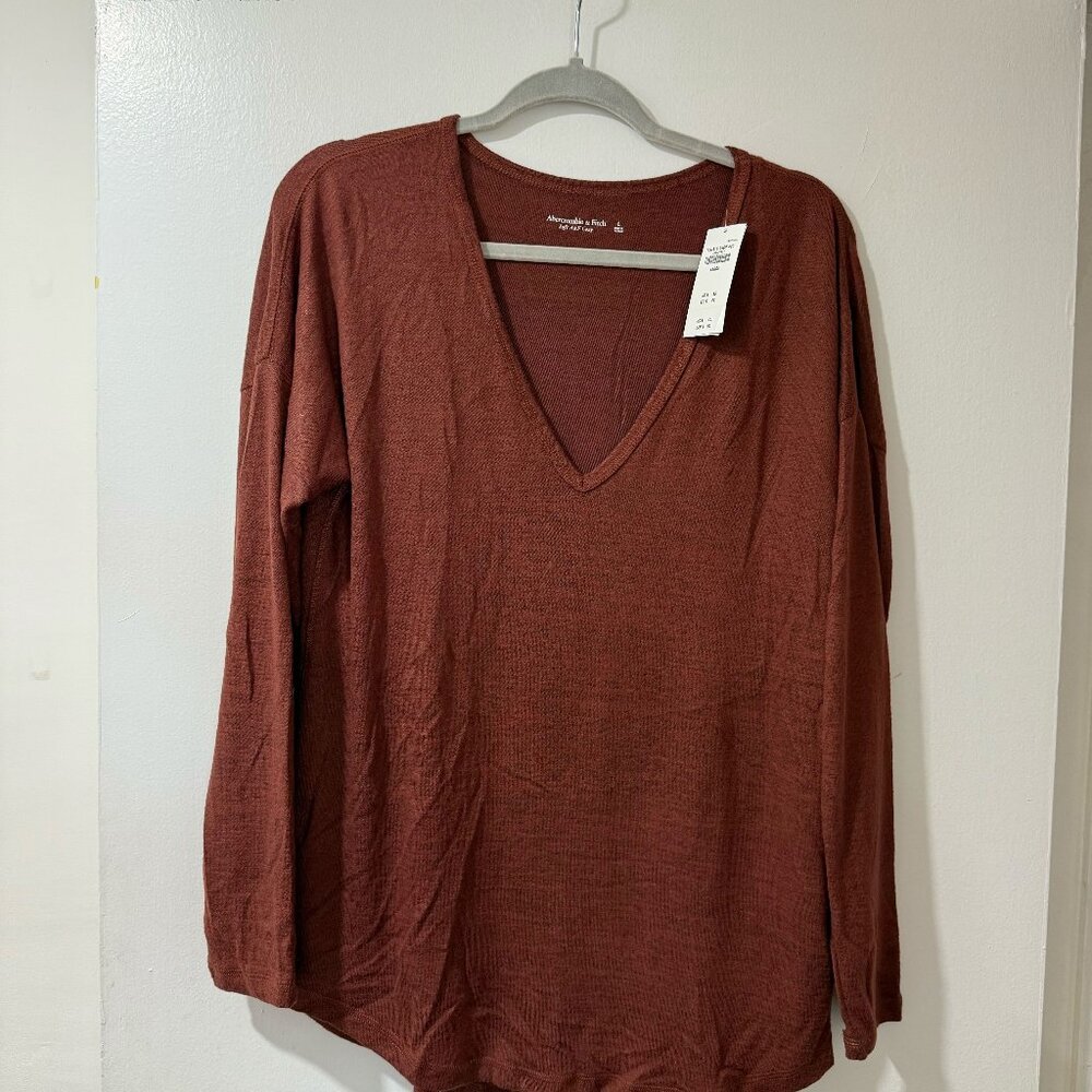 ☕ Abercrombie & Fitch Soft A&F Cozy Long Sleeve V-Neck Top – Size L – Rust Brown